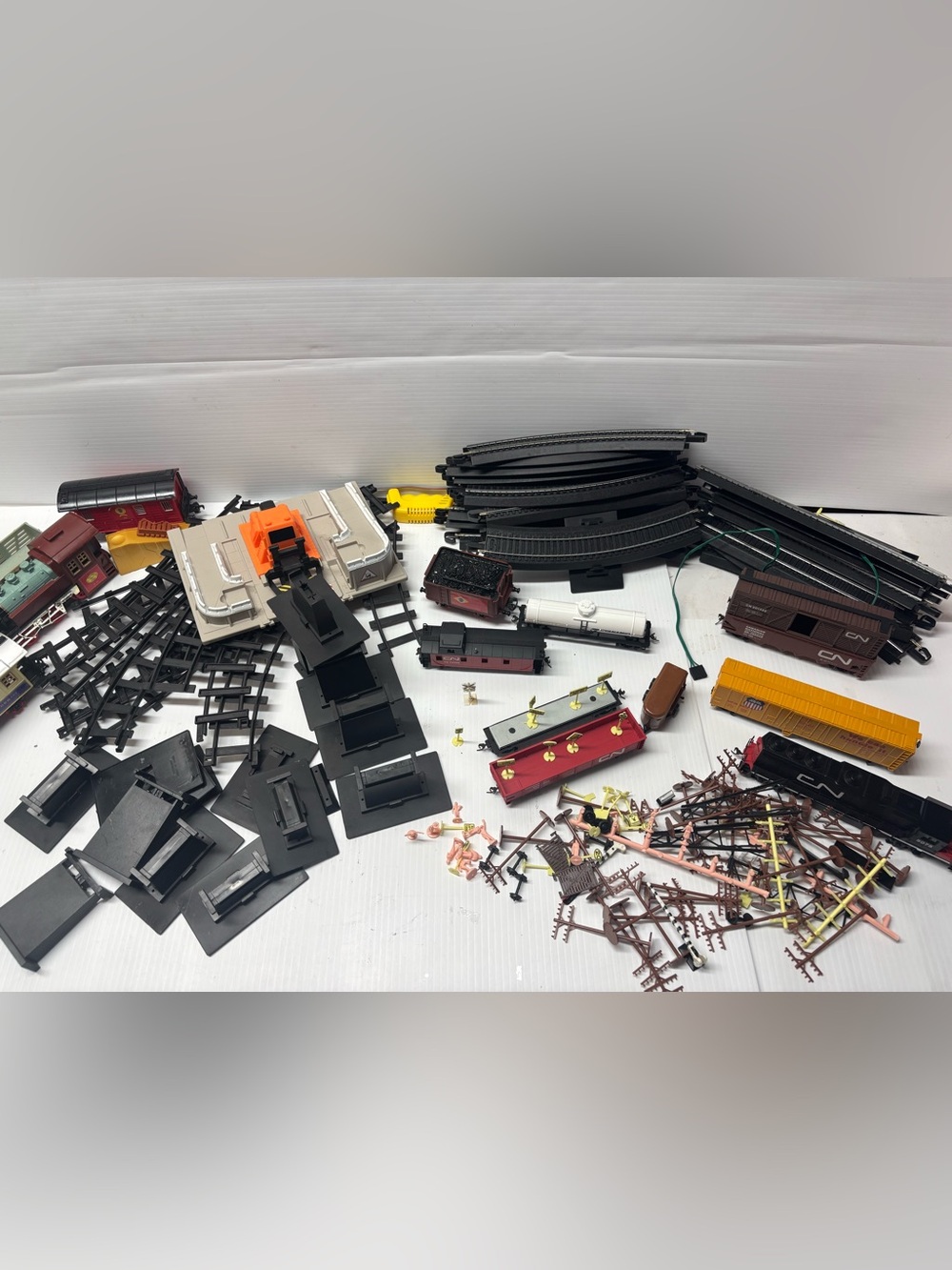 HUGE Vintage Toy Train Lot - Bachmann HO CN Thunderbolt + Goldlok Battery Set